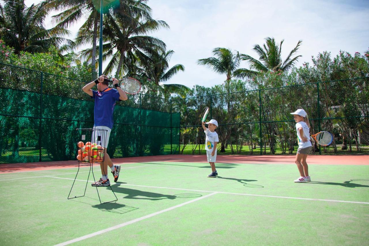 Constance Prince Maurice Poste de Flacq Exteriör bild Tennis at the InterContinental Resort Bali
