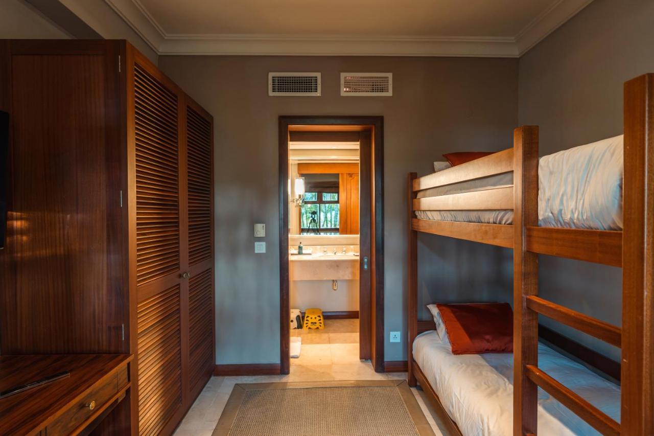 Constance Prince Maurice Poste de Flacq Exteriör bild A bunk bed in a hotel room