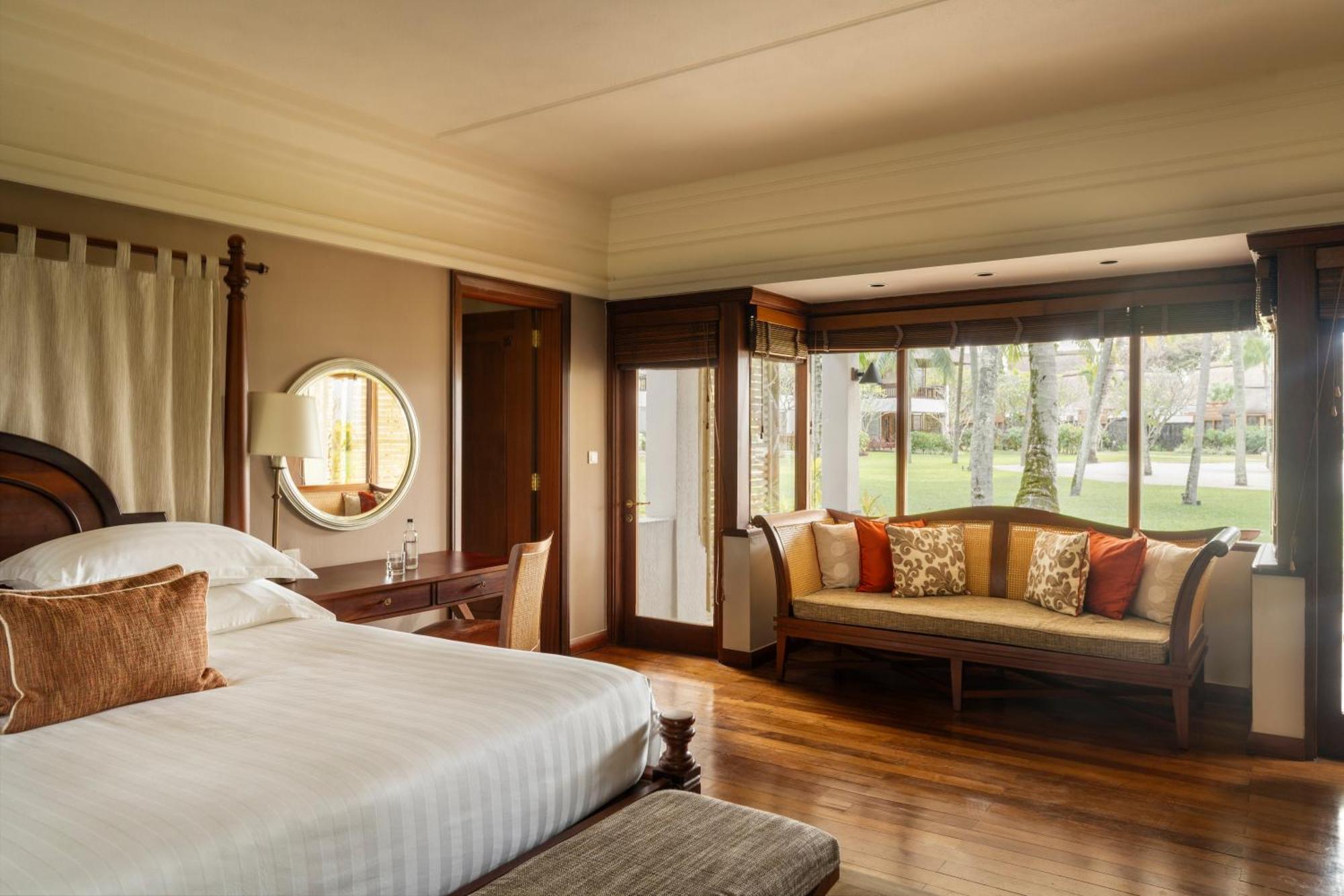 Constance Prince Maurice Poste de Flacq Exteriör bild A bedroom at the Four Seasons Resort